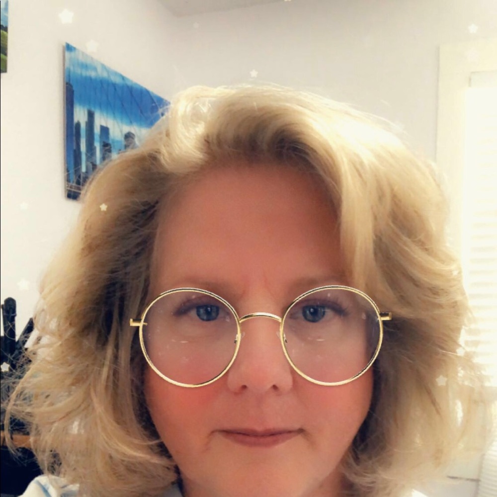 Meet your Posher, Laura